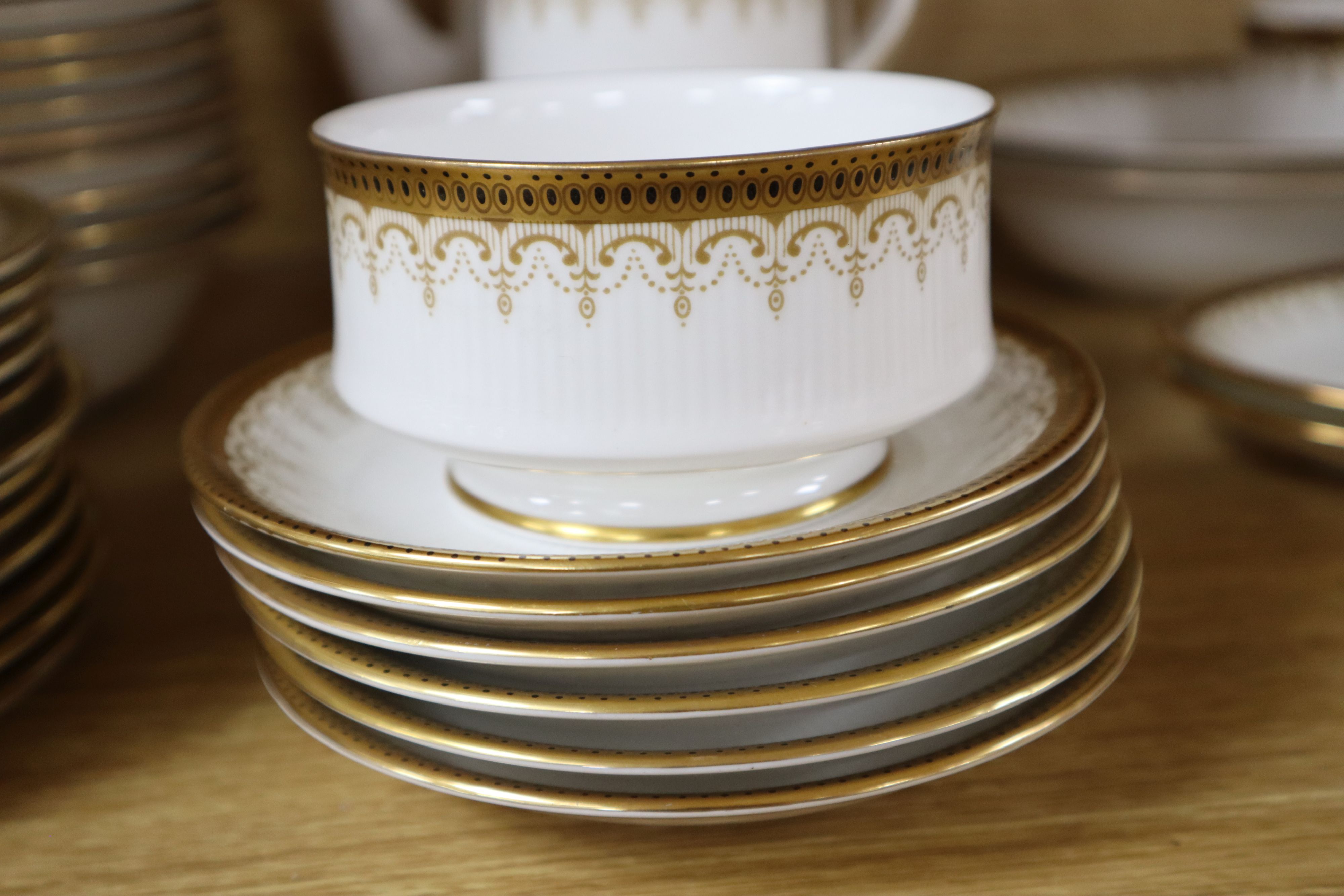 An extensive Paragon  Athena pattern dinner, tea and coffee service (88 pieces)